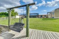 Fish, Swim & Relax: Canal-front Port Charlotte Gem -  Privatzimmer