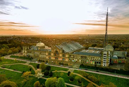 Luxury Alexandra Palace Private Guest Suite