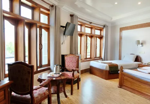 Angkor Comfort Hotel Hotel di Banan