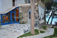 House and garden on the sea. Hotel dekat Bidderosa Pond