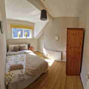 Cosy 5 Bedroom Property near Botanic Avenue - 5-10 Minute Walk from City Centre Rooms