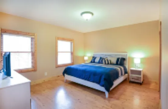 Dream Vacation Home on 2 acres w/hot tub - Close to beaches & wineries