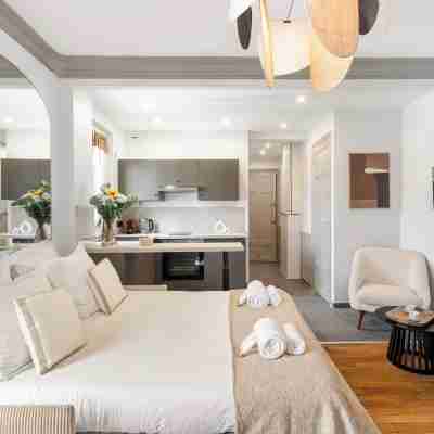1536 Daumesnil Rooms