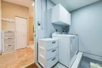 Riverfront Backyard & Grill: Sunrise Family Home