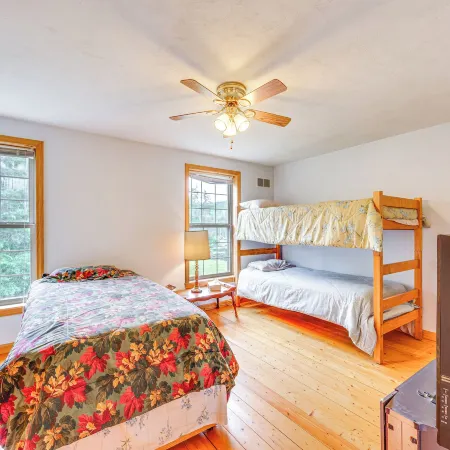 5 Mi to Jay Peak Resort: Cabin w/ Pond Access!