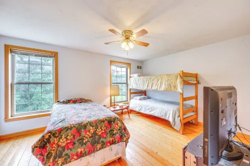 5 Mi to Jay Peak Resort: Cabin w/ Pond Access! - Badekar