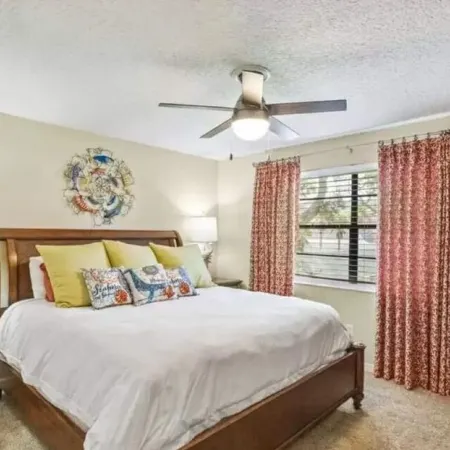 2Bed + 2Bath Blocks from the Beach