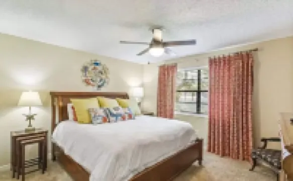 2Bed + 2Bath Blocks from the Beach