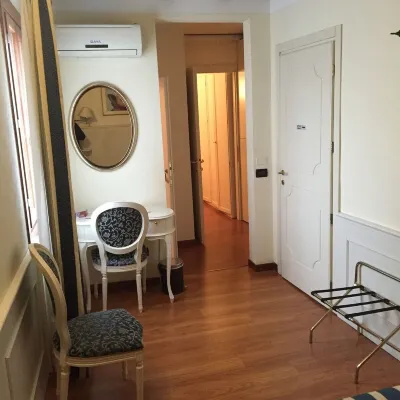 Venice Resorts GuestHouse Vicino Piazzale Roma e Stazione Hotel dekat Frari Basilica