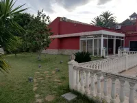 Rural house with swimming pool, garden and barbecue