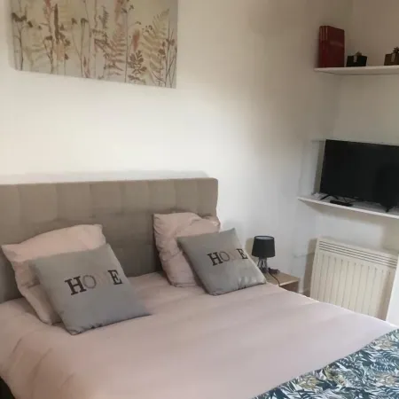 Studio Rénové au Calme, Proche Commodités et Transports, 20 Minutes de Paris