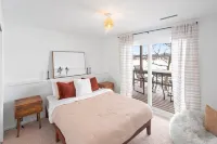 Luxury Lakefront Escape - 25 mins from Lake Geneva w/ Boat Rental