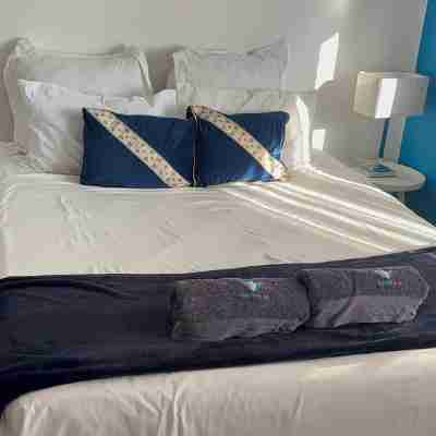 Charming peaceful 2-bedroomed unit with 180 degree panoramic view of Windhoek. Rooms