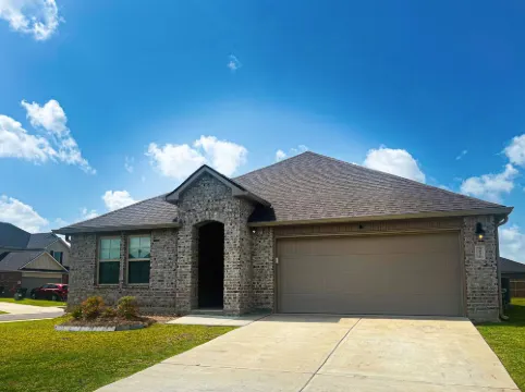 Spacious Home with Dedicated Workspace - Cozy Comfort Retreat