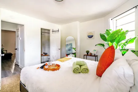 Jungle House Modern Lofts – Arena District & Short North Отели рядом с достопримечательностью «Большой Колумбийский Конвенционный Центр»