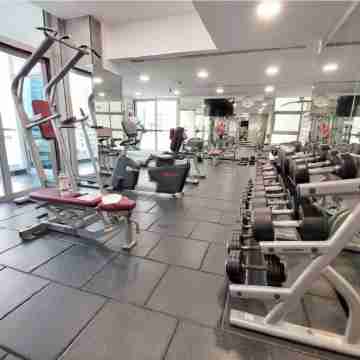 King suite- 5 min from burj khalifa Dubai Mall-unit 2009 Fitness & Recreational Facilities