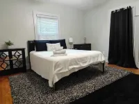 Spacious 4-bedroom house in charming Fayetteville with WiFi