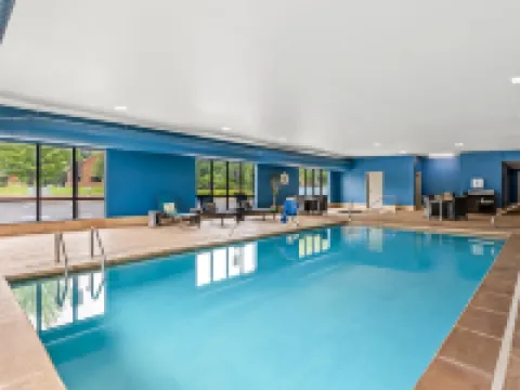 ハンプトン イン & スイーツ グローブ シティ スプリングフィールドのホテル