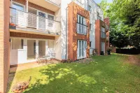 Home away, 30 mins to central London & 15 mins to Heathrow and Windsor.