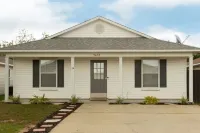 Family Vacation• Snowbird Welcome • Near the Beach