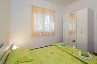 Villa Adriatica Excelsior - BeachFront Apartment With a Seaview #2 Stanici 호텔