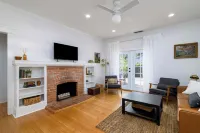 Charming 2-bedroom bungalow in Santa Paula with WiFi, AC Hotels in Santa Paula