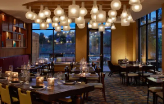 波士頓馬爾巴羅希爾頓花園酒店