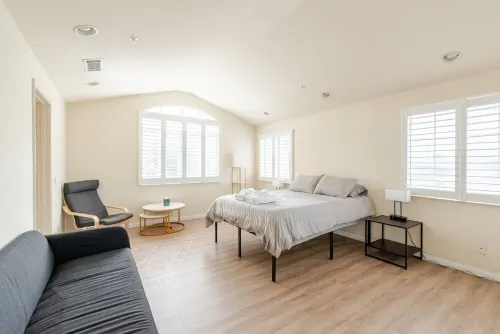 Spacious 4-bedroom 4-bathroom house with parking & AC in fabulous Monterey Park