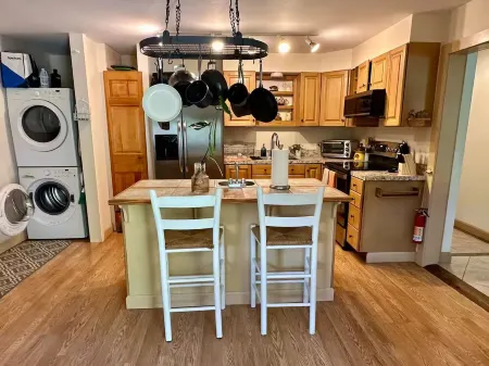 Downtown Boone Charming Cottage Отели рядом с достопримечательностью «The Greenway Trail»