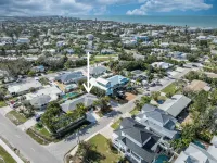 Ocean72, 2-bedroom cottage in Holmes Beach with Pool and Spa