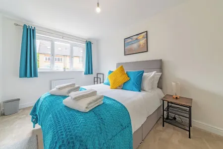 Clean & Cozy | Work, Relax & Stay | Fully Equipped + Smart Lock + 2 Parking