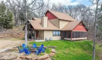 Redbud Lane Cabin at Lake Tenkiller