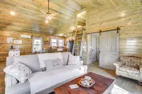 Cozy Mississippi Cabin w/ Covered Porch & Grill! - 3 tähden
