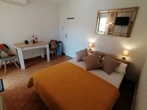 Cassetta 92 Marie Pierre Studio Cocooning en rdc Parking Privé Climatisé Wifi