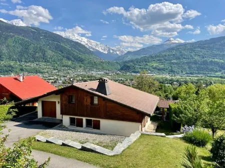 Chalet Arve Passy Avec des Vues Magnifiques et un Jardin Bucolique Отели в г. Паси