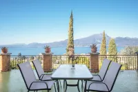 Villa Maria Lake View, apartment, terrace, near the village with parking.