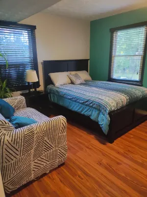 Mother Earth's Heal Inn 1-bedroom apartment in fabulous Riverdale with WiFi, AC
