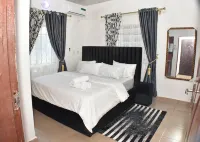 Comfortable 3 bedroom apartment in Asaba Hotels in Okpanam