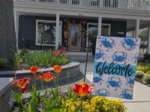 Magnolia Hideaway 2-BR Apt in center of Town of Colonial Beach Hotels in Colonial Beach