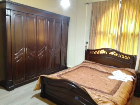 Great views  specially at sunset  alot of  trees Surrounding it