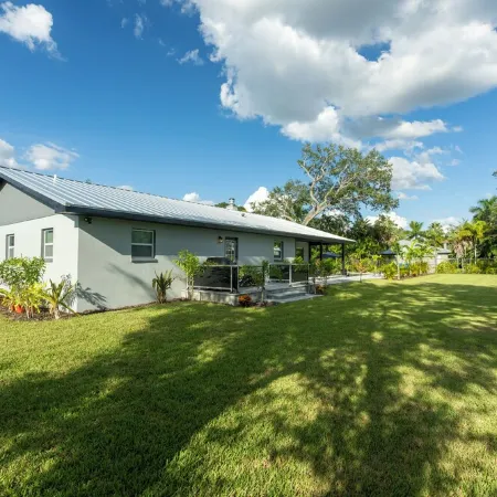 Inspiration House-One Acre Pool Home in the Heart of Pinellas!