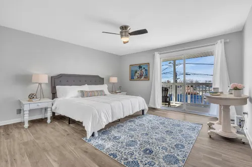 Large Beach House &Front WaterPark Hotels in Keansburg