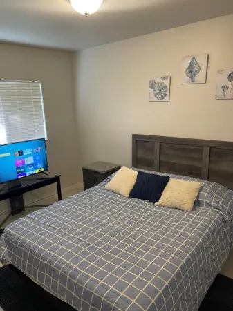 3-bedroom house in enjoyable Lehigh Acres with WiFi, AC