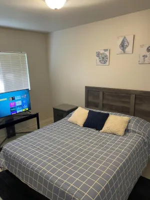 3-bedroom house in enjoyable Lehigh Acres with WiFi, AC 리하이에이크 호텔