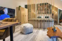 Tropical whisper penthouse in Hof. Balcony, Weber grill, whirlpool, digital check-in Hotels in Hof