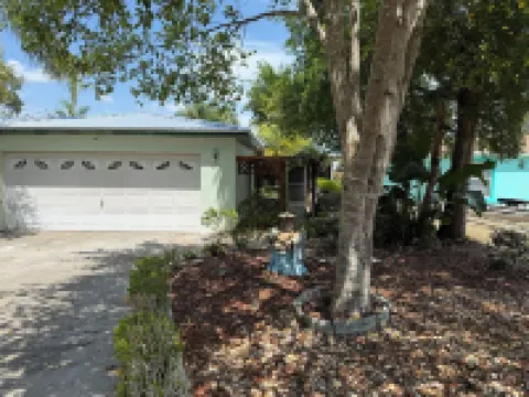The Bamboo house on the lake