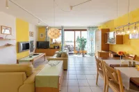 Large vacation apartment for up to 6 people with lake view, underfloor heating. 3 bedrooms Các khách sạn ở Daisendorf