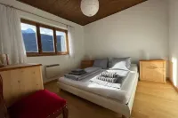 Wohnung mit Parkplatz-terrasse-küche-berg Aussicht Hotels in Leventina