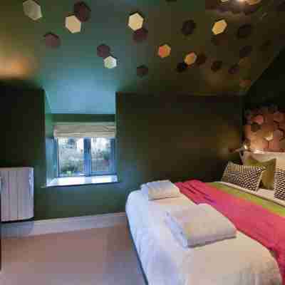 Cosy cottage for couples in the heart of central Ludlow with free parking permit Rooms