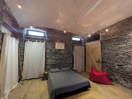 Authentique et Atypique Отели рядом с достопримечательностью «Confrérie St-Roch»